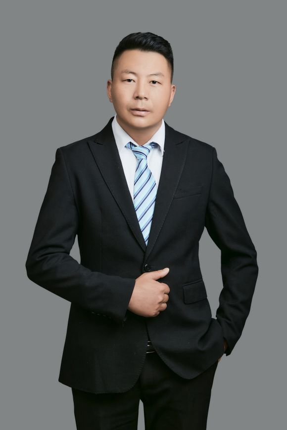 迪庆州香格里拉龙峰生物科技开发有限公司董事长龙晓峰